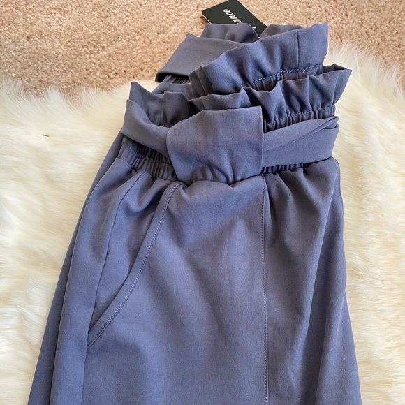 NWT Paperbag Waist Crops - Picture 4 of 4